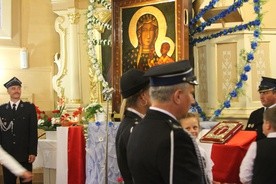 Na terenie parafii Goleszyn istnieje kilka zastępów Ochotniczej Straży Pożarnej. Nie mogło więc ich zabraknąć na warcie obok obrazu Czarnej Madonny