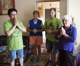  Ważnym punktem ewangelizacji są odwiedziny w domach i zaproszenie do wspólnej modlitwy 