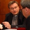 Analiza "Wytycznych” episkopatu ws. dochodzenia w przypadku oskarżeń duchownych o czyny pedofilskie