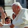 Polacy po śmierci Jana Pawła II mniej religijni?