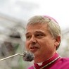 Kardynał Krajewski odwiedził obozowiska imigrantów w Apulii