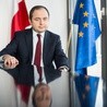 Szymański: Polska gotowa do dalszych rozmów z KE, ale nie pod presją 