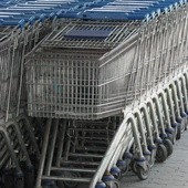 "Rzeczpospolita": Po tłumach w sklepach nie ma już śladu