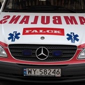 Karetki pogotowia przewiozły poszkodowaną młodzież do szpitali w Gostyninie i Płocku