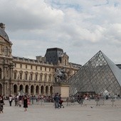 Materiały do produkcji bomb znalezione na przedmieściach Paryża