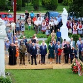 Bp Jezierski: Trzeba mówić o martyrologii wsi polskiej