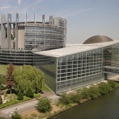 Europarlamentarzyści zasypani mailami z Polski