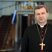 Bp Bronakowski: Kościół nie może milczeć wobec prób wprowadzania ideologii niszczącej rodzinę