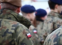 Z okazji Święta Wojska Polskiego prezydent i szef MON upamiętnią żołnierzy i wygłoszą przemówienia
