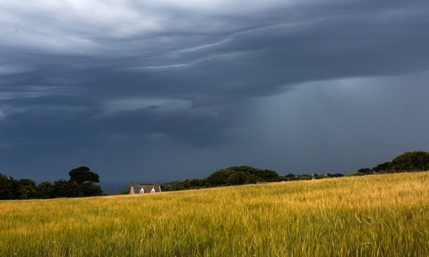 RCB ostrzega przed intensywnym deszczem i burzami z gradem na Śląsku i w Małopolsce