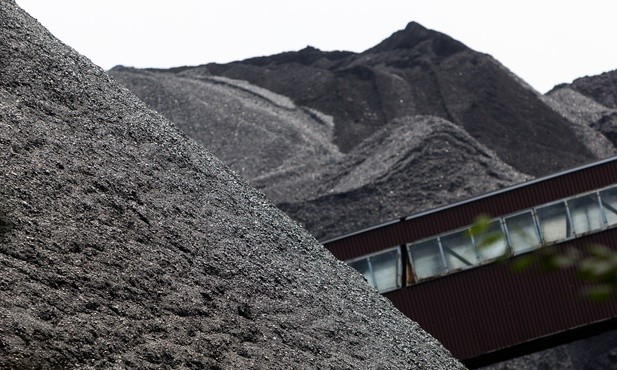 Co trzeci Polak mieszka w budynku ogrzewanym węglem