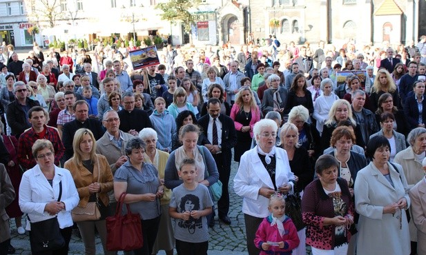 "Koronka na ulicach miast" o pokój w Ukrainie i przestrzeganie praw przez rządzących