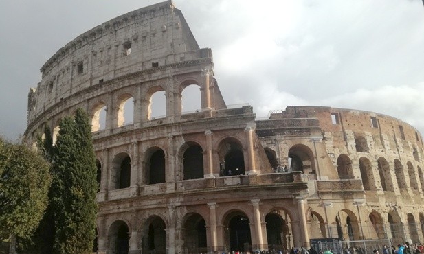 "L'Osservatore Romano": Ratujcie Rzym, mieszkańcy uciekają