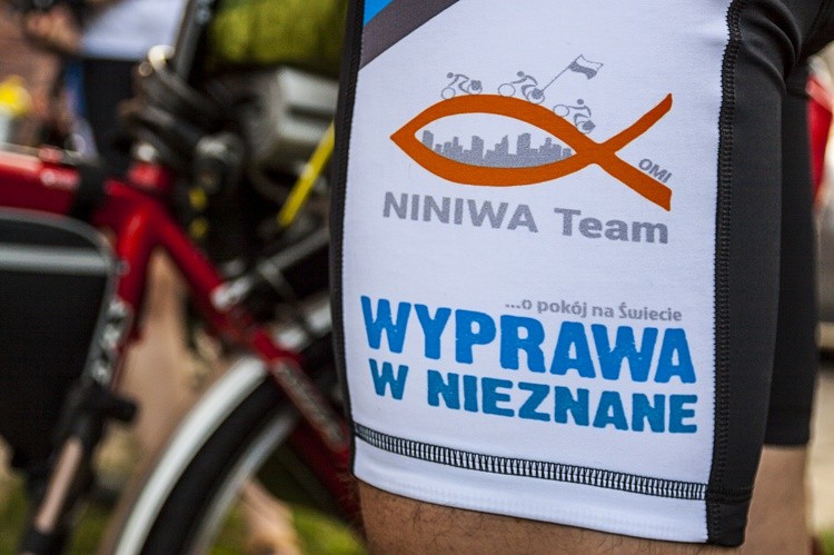 Wyjazd grupy rowerowej Niniwa Team na Wyprawę w Nieznane