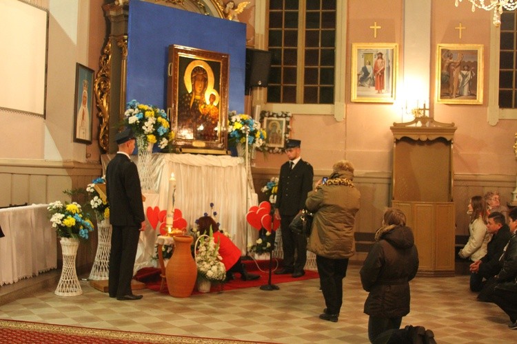 Dąbrowa. Nawiedzenie w parafii św. Stanisława BM