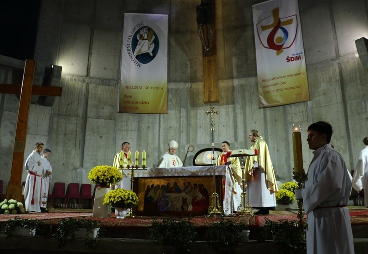 Symbole ŚDM - parafia św. Brata Alberta
