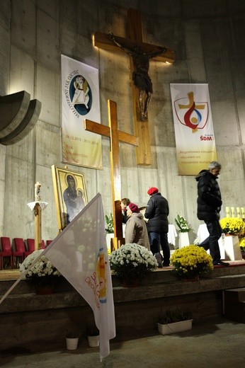Symbole ŚDM - parafia św. Brata Alberta