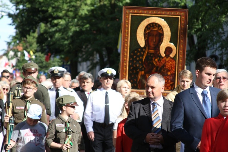 Procesja z obrazem Matki Bożej Jasnogórskiej przeszła ulicą Kościuszki z Górek do katedry