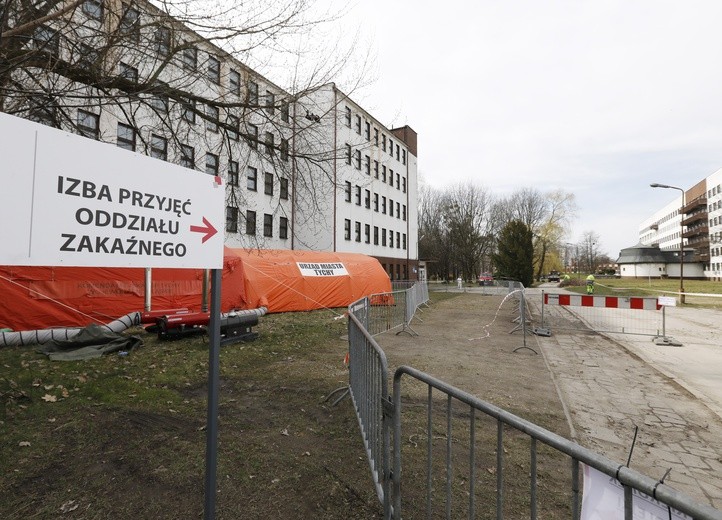 MZ: 13 osób na 100 tys. w Polsce choruje na COVID-19