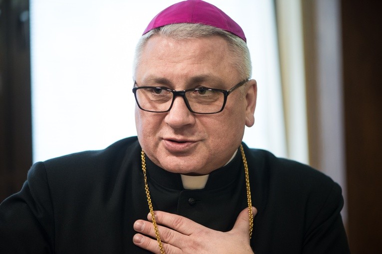 Sekretarz generalny Episkopatu: Zaprośmy uchodźców do wspólnego świętowania zmartwychwstania Pana