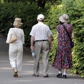 Obniżenie wieku emerytalnego z możliwością dalszej pracy