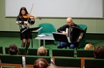 Elbląg. Promocja płyty Roberta Fursa „In Tango”. W czasie występu akordeoniście towarzyszyła Mariana Myslitska, skrzypaczka.