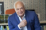 Éric-Emmanuel Schmitt, francuski dramaturg, eseista i powieściopisarz, z wykształcenia filozof.