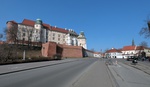 Kraków 04 03 2026Z lewej Wawel Zamek Królewski, po prawej Kościół pw. świętego Idziego przy ul. GrodzkiejFOTO:HENRYK PRZONDZIONO /FOTO GOŚĆ