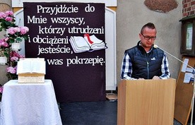 Publiczne, wielogodzinne czytanie Pisma Świętego w parafii św. Michała Archanioła w Płońsku służyło również ewangelizacji