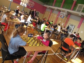 Większość spośród 51 młodych szachistów stanowili uczniowie szkół podstawowych