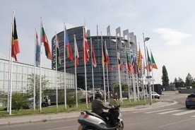 Konkurencyjny projekt rezolucji PE o  Polsce