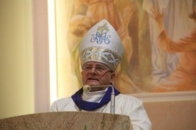 Bp Jan Sobiło: kard. Krajewski przynosi Ukrainie miłość Papieża