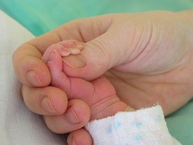 Mariupol: Sześcioro dzieci urodzonych w szpitalnym schronie