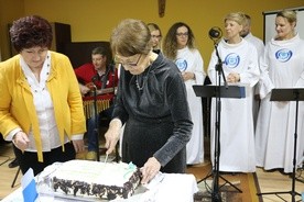 Na jubileuszu 25-lecia Katolickiego Stowarzyszenia Pomocy im. św. Brata Alberta nie mogło zabraknąć urodzinowego tortu