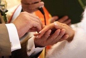 Niemieccy biskupi chcą pogłębić przygotowanie narzeczonych do sakramentu małżeństwa
