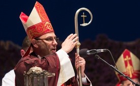 "W obmywanych dziś stopach pragnę dostrzec zmęczone stopy matek i dzieci uciekających przed przemocą i śmiercią"
