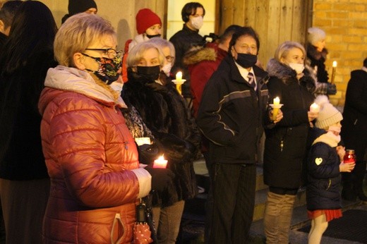 Sierpc. Powrót figury Matki Bożej po renowacji