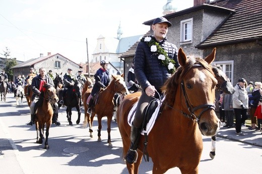 Wielkanocna procesja konna w Ostropie