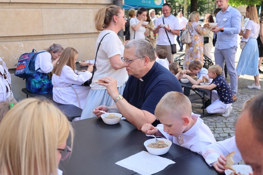 Pielgrzymka dzieci pierwszo- i wczesnokomunijnych do katedry