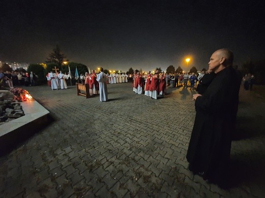 Modlitwa przy krzyżu papieskim w Zabrzu