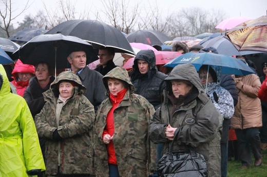 Droga Krzyżowa w Wał Rudzie