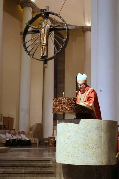Liturgia Wielkiego Piątku w katedrze Chrystusa Króla