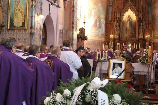 Pogrzeb ks. Adama Łacha - część I