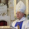 Bp Roman Marcinkowski głosi kazanie w Lipowcu Kościelnym