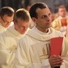 Ośmiu księży neoprezbiterów podejmuje pracę na pierwszych parafiach