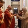 Abp Andrzej Przybylski podczas mszy dla nauczycieli i katechetów