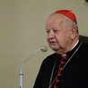 Kardynał Dziwisz dla Ansy: Zniesławiające zarzuty