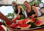 Dietetyczka: podczas upałów trudno uzupełnić płyny samą wodą