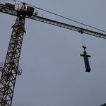 Krzyż na wieży sanktuarium w Płocku