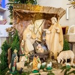 Płock. Bożonarodzeniowa szopka w parafii św. Maksymiliana w Ciechomicach